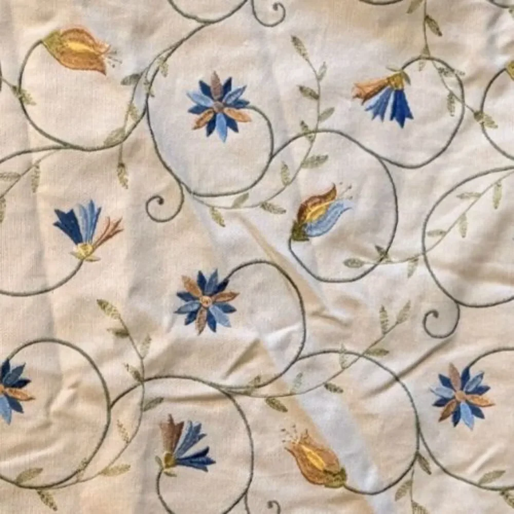 Newport embroidered set